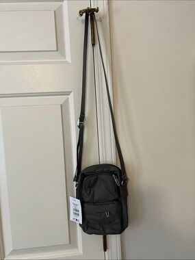 GYMSHARK NWT LIFESTYLE CROSSBODY